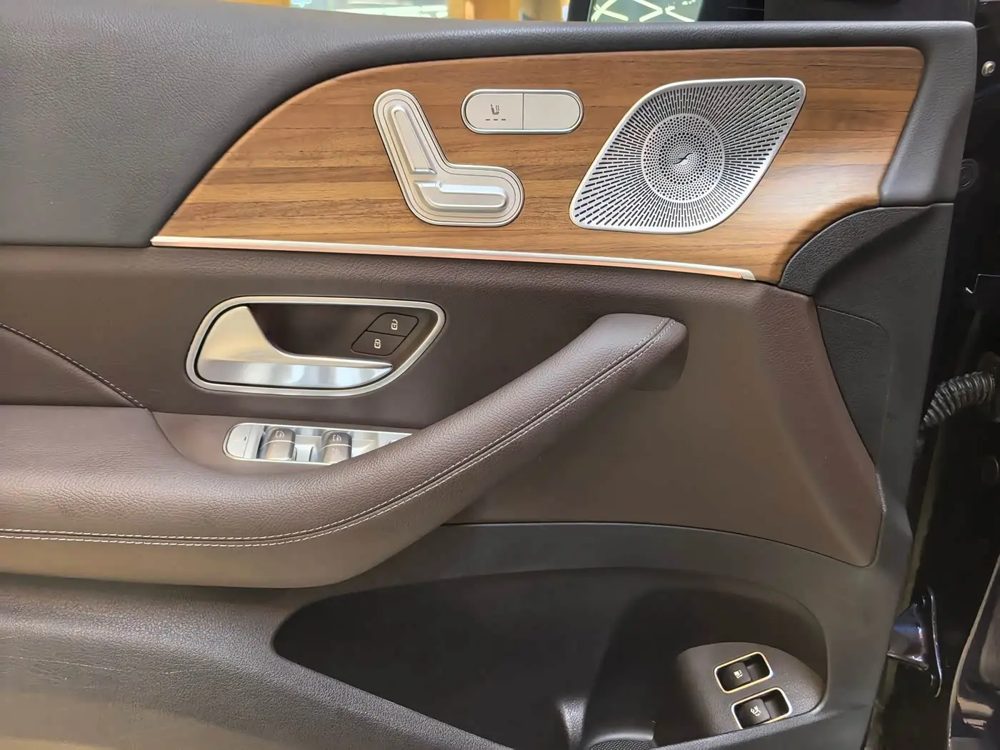 Mercedes-Benz GLE New Energy 2021 — Photo 10/20