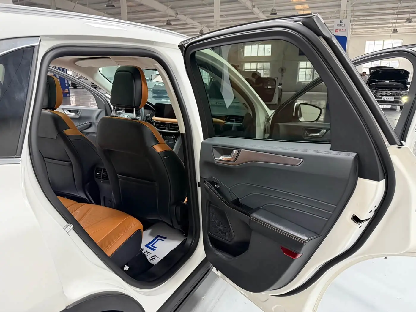 Ford Escape 2023 — Фото 11/18