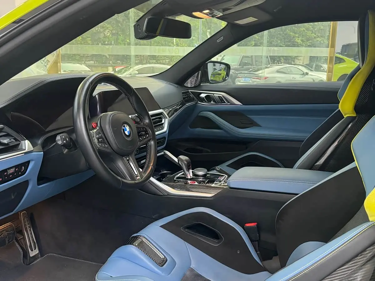 BMW M4 2023 — Photo 8/9