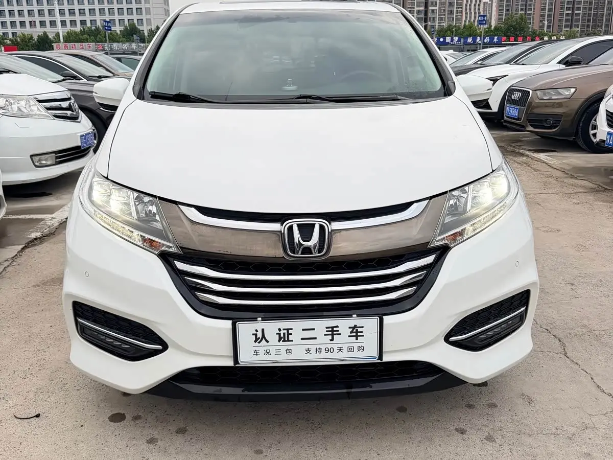 Honda Odyssey 2018 — Фото 2/20