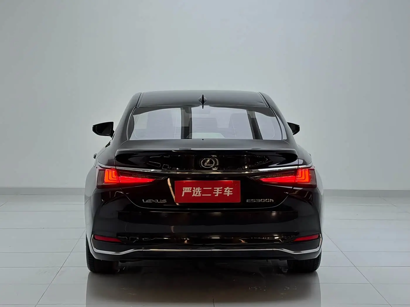 Lexus ES 2023 — Photo 16/18