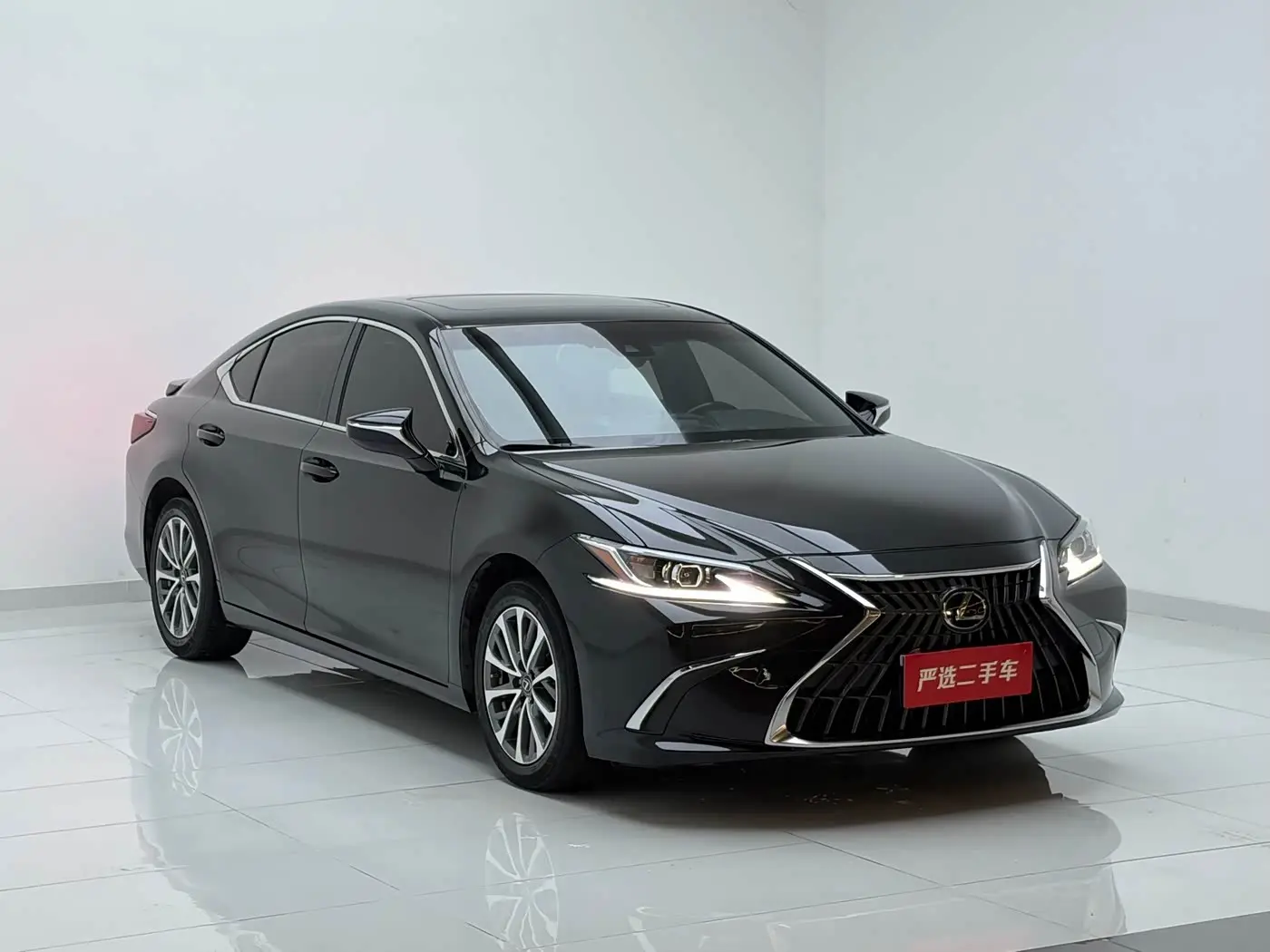 Lexus ES 2023 — Photo 3/18