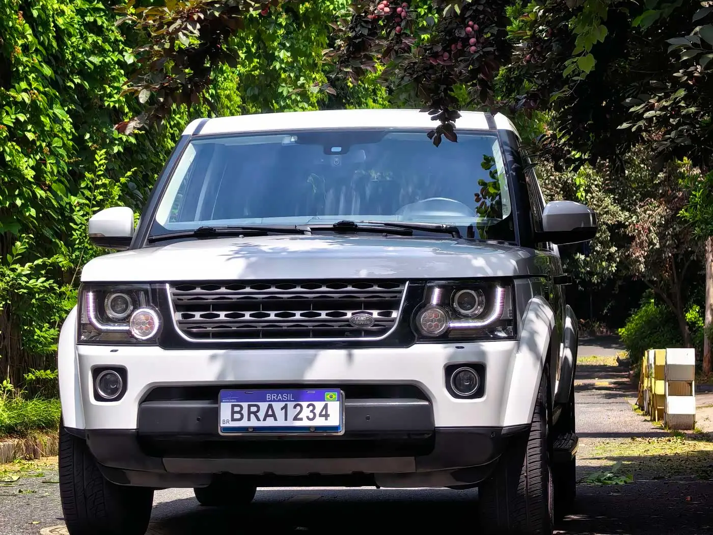 Land Rover Discovery 2016 — Photo 4/14