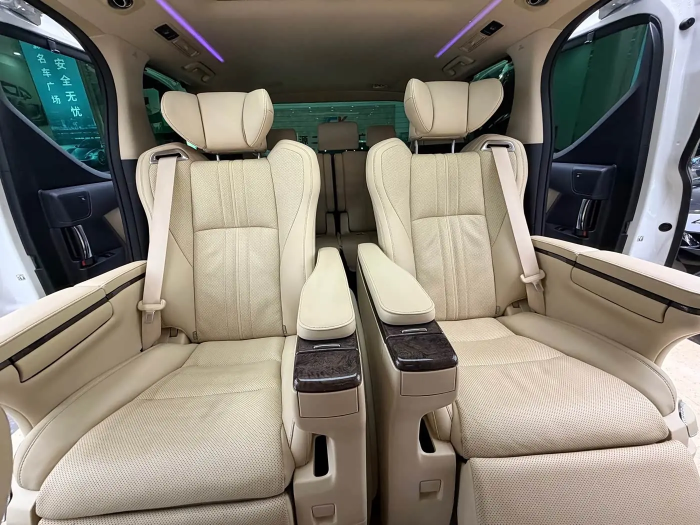 Toyota Alphard 2022 — ფოტო 12/20