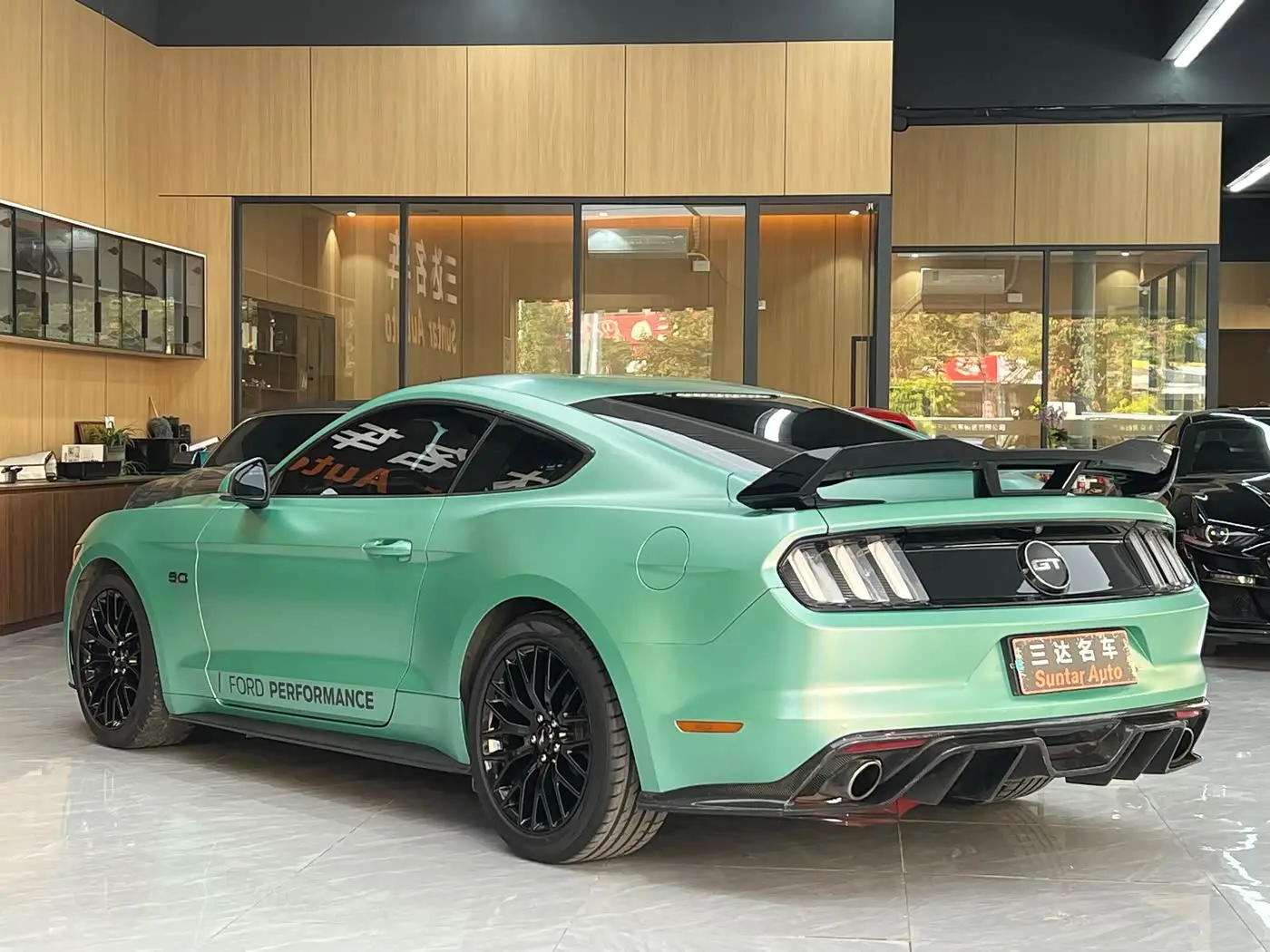 Ford Mustang 2017 — Şəkil 17/20