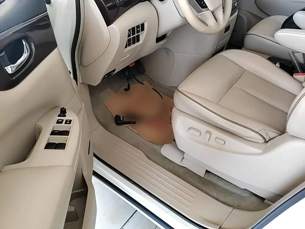 Nissan Quest 2017 — Фото 16/20