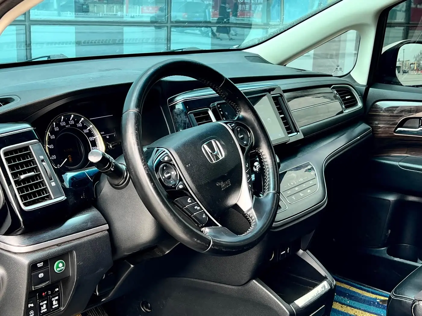 Honda Elysion 2016 — Photo 7/17