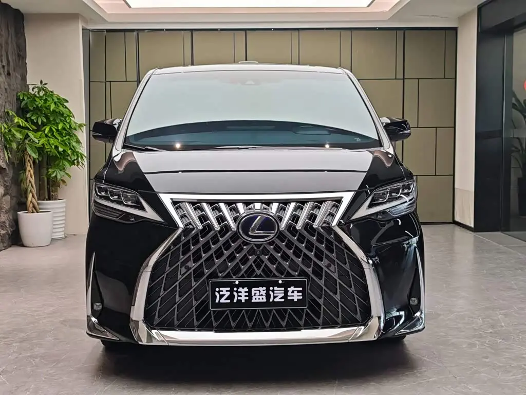 Lexus LM 2021 — Photo 2/20