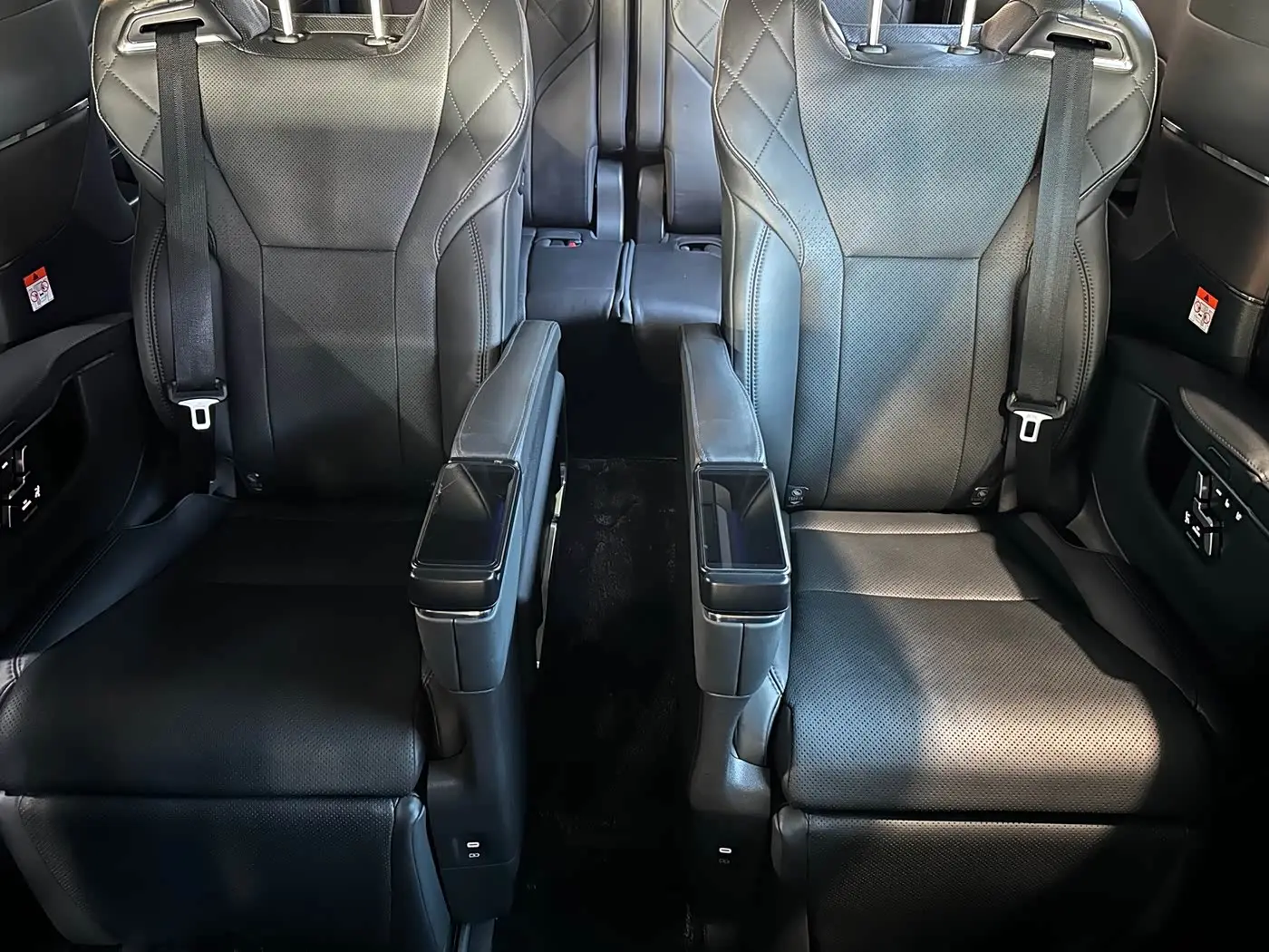 Toyota Vellfire 2024 — Photo 13/20