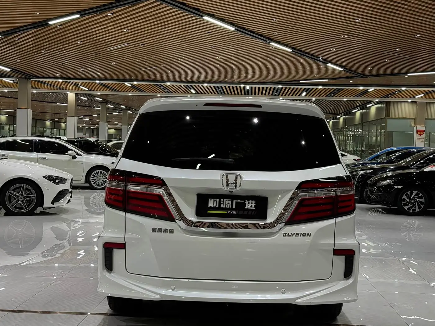 Honda Elysion 2018 — Photo 15/16