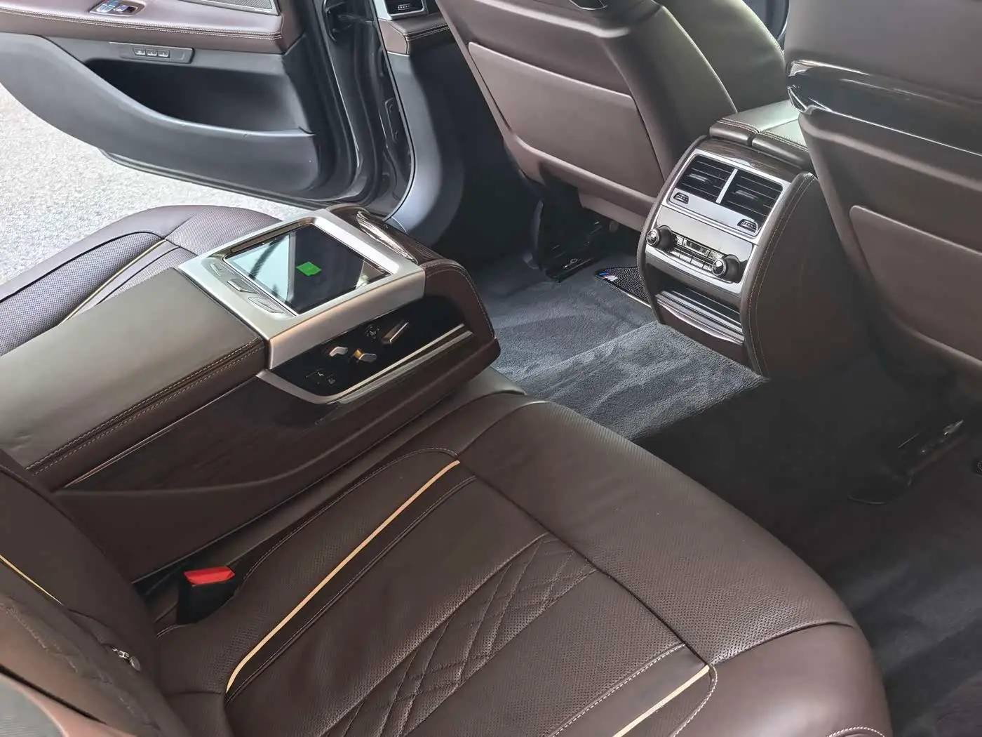 BMW 7 Series 2020 — Photo 17/20