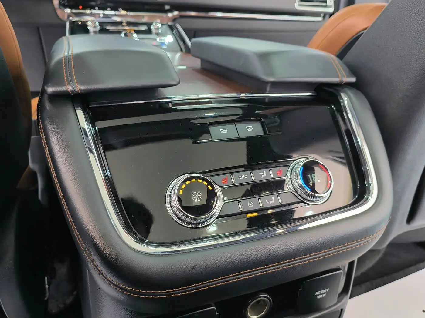 Lincoln Navigator 2022 — Photo 8/20