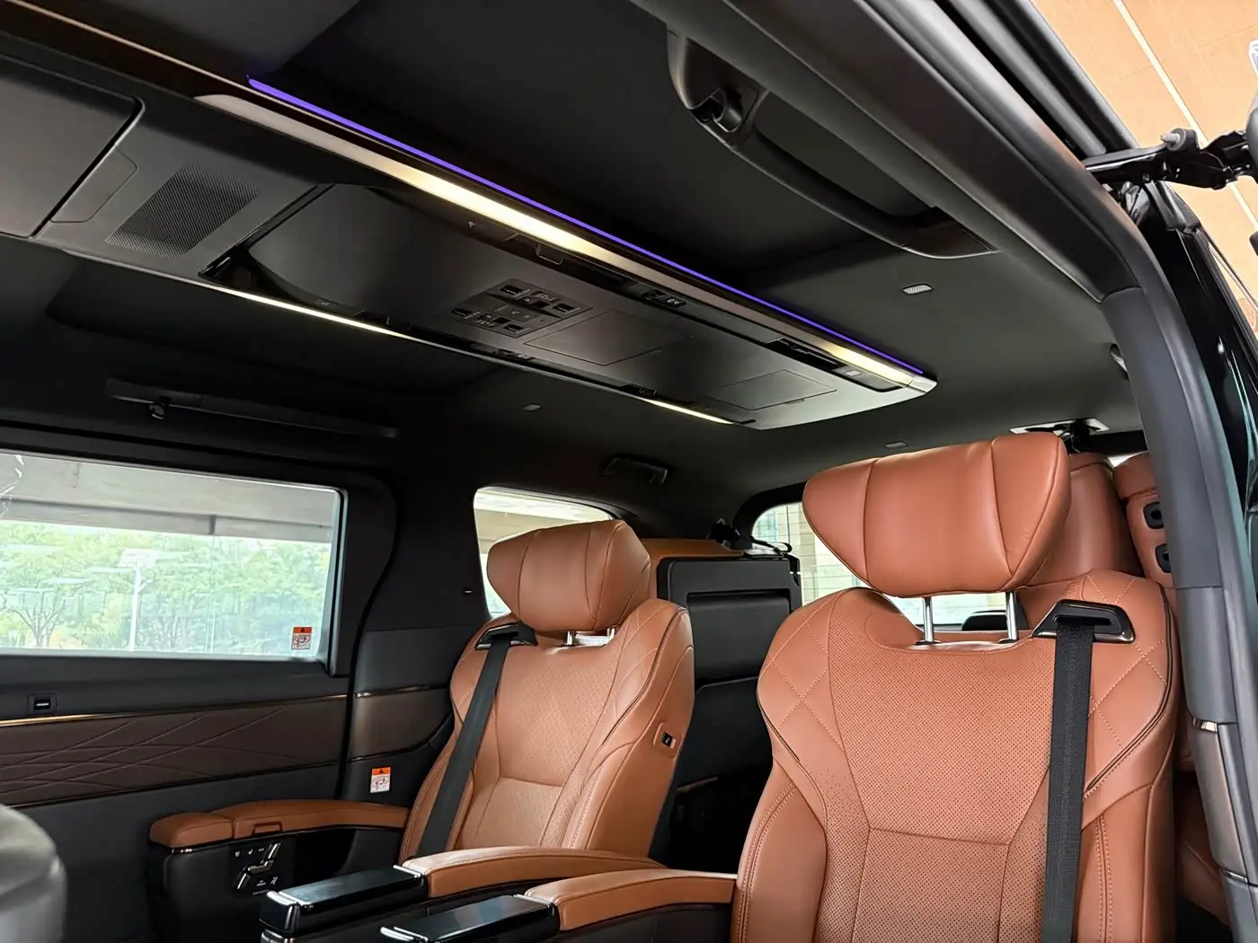 Toyota Alphard 2023 — Photo 11/20