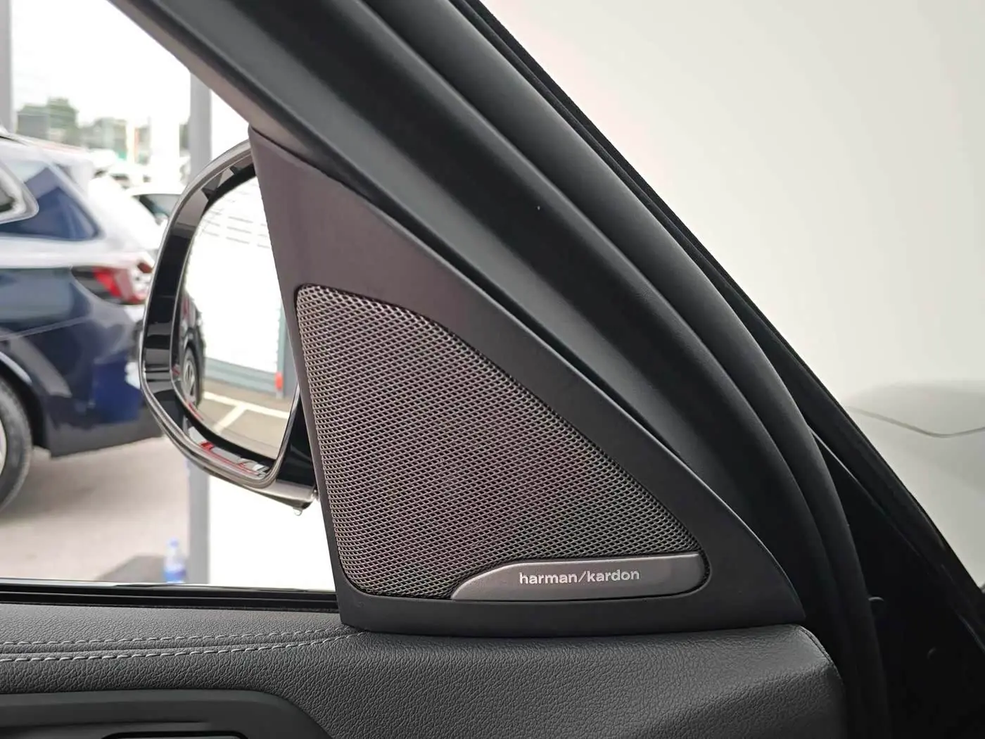 BMW X6 2023 — Photo 9/19