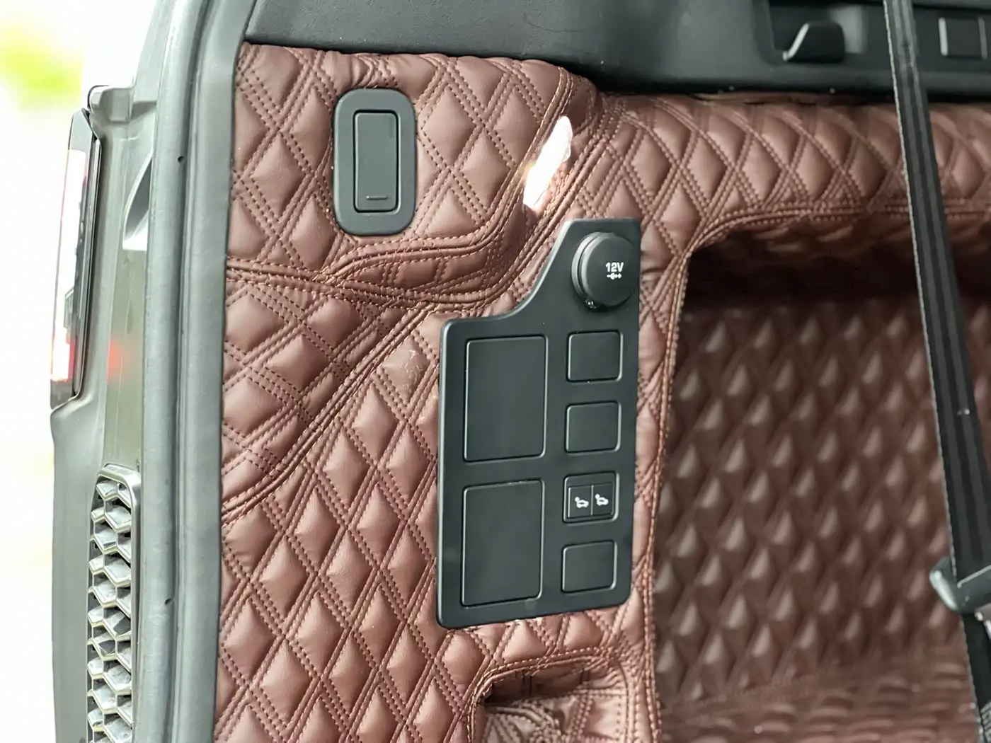 Land Rover Discovery 2019 — Photo 17/18