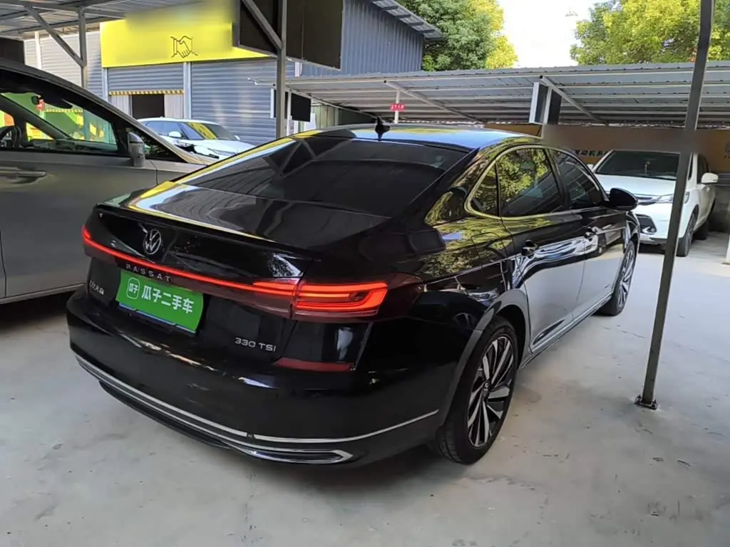 Volkswagen Passat 2023 — Photo 6/19