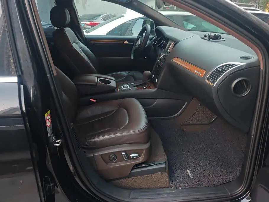 Audi Q7 2015 — Photo 8/16
