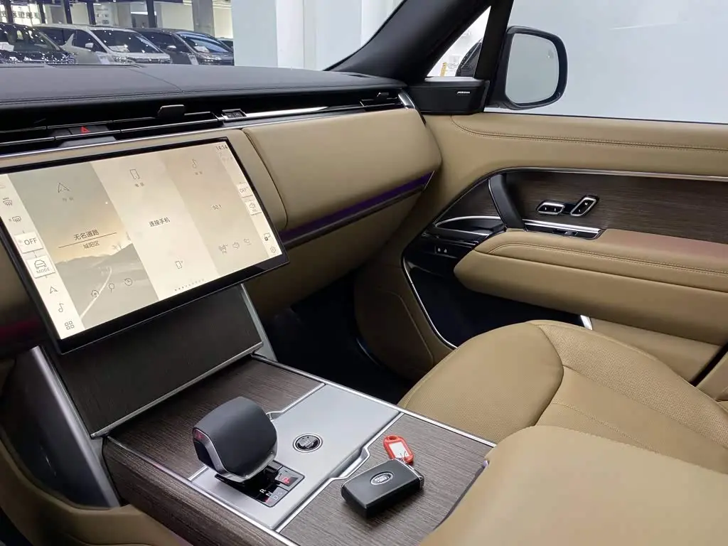 Land Rover Range Rover 2024 — Фото 11/16