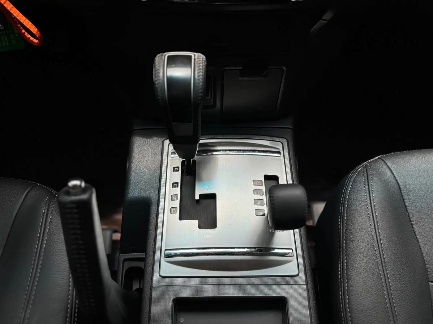 Mitsubishi Pajero 2015 — Şəkil 18/20