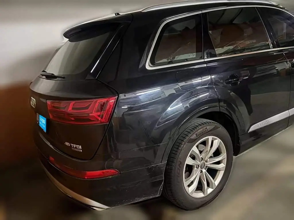 Audi Q7 2019 — Фото 2/6