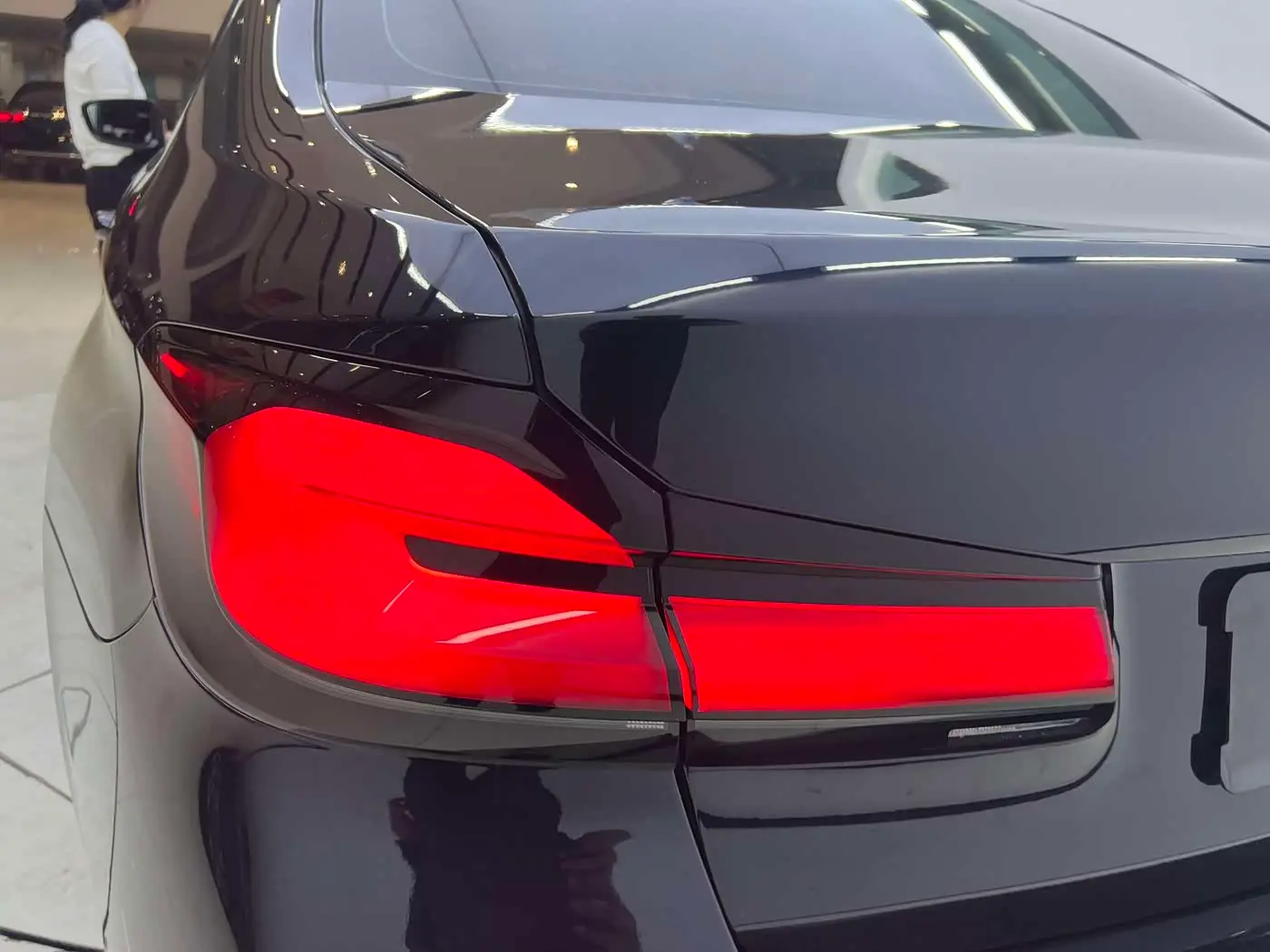 BMW 5 Series New Energy 2021 — Photo 6/17