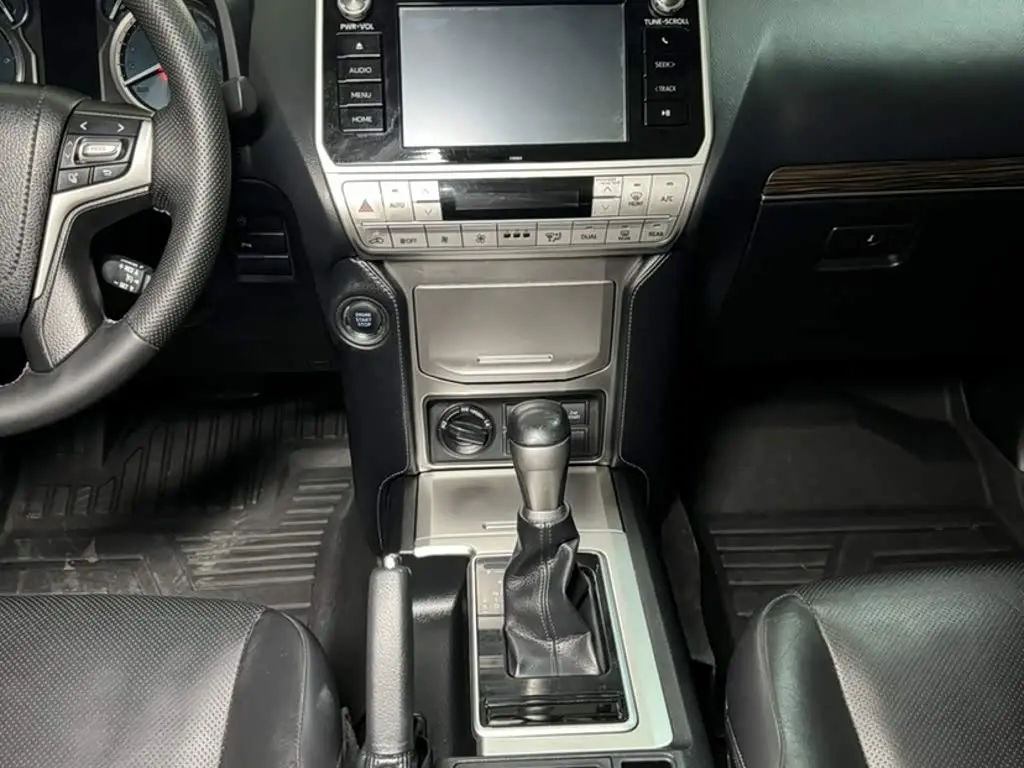 Toyota Prado 2020 — Photo 17/20