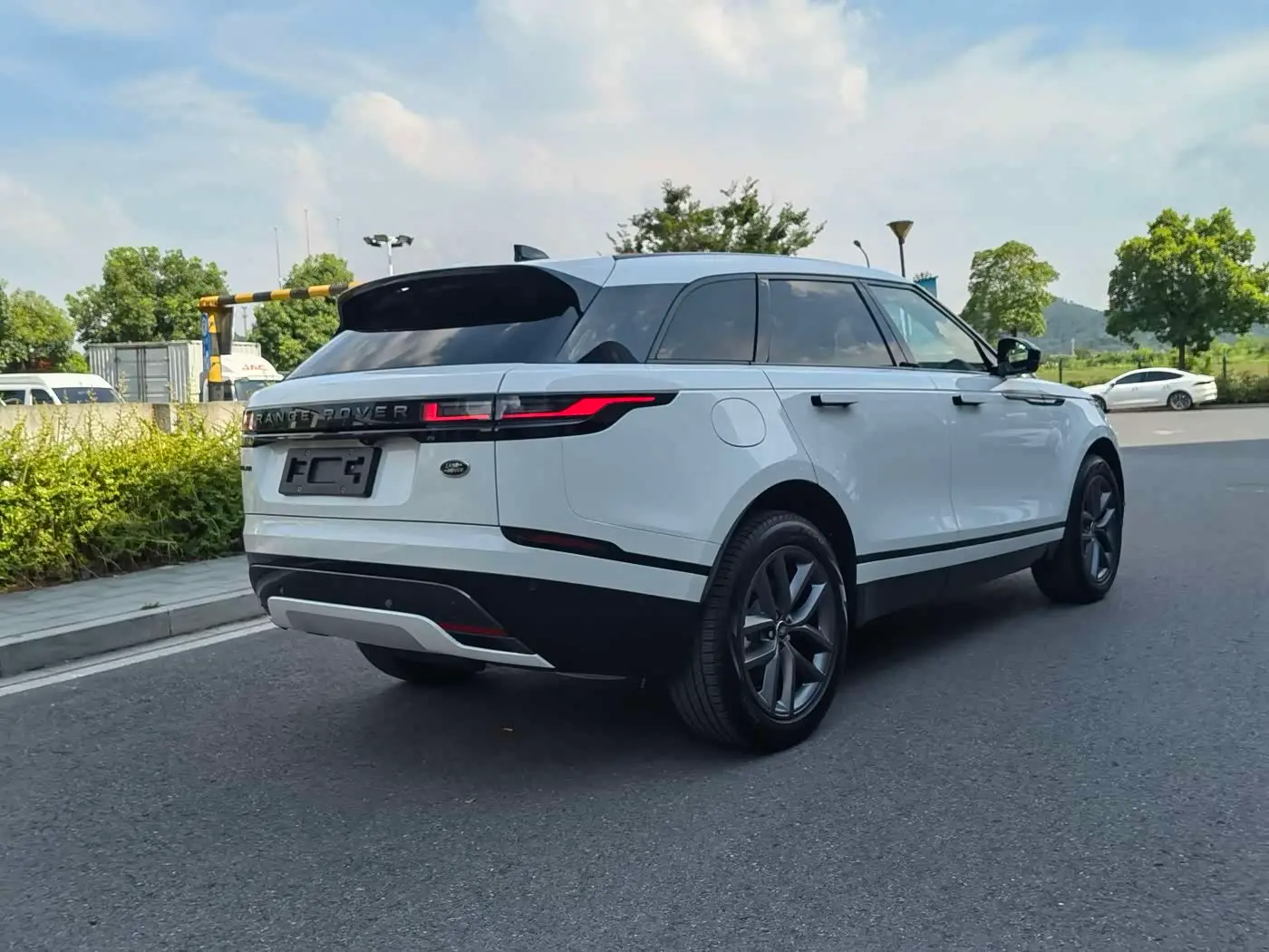 Land Rover Range Rover Velar 2026 — Photo 5/13