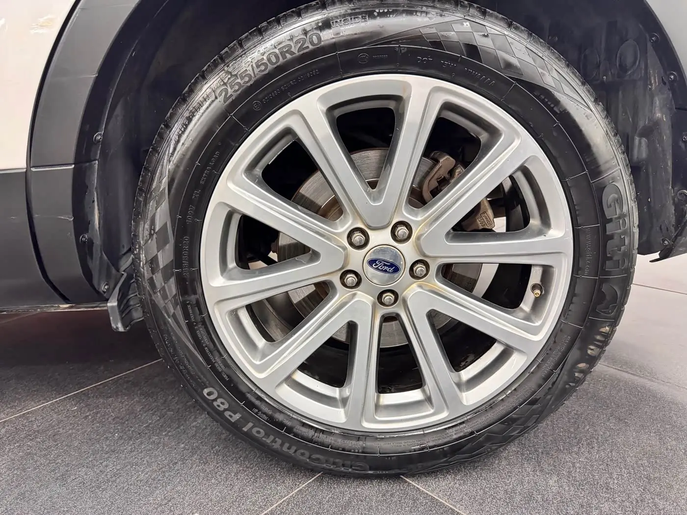 Ford Explorer 2018 — Photo 11/14