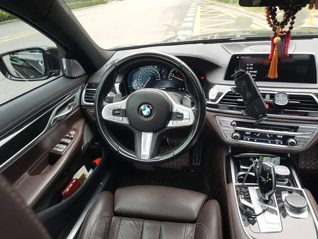 BMW 7 Series 2019 — Фото 11/20