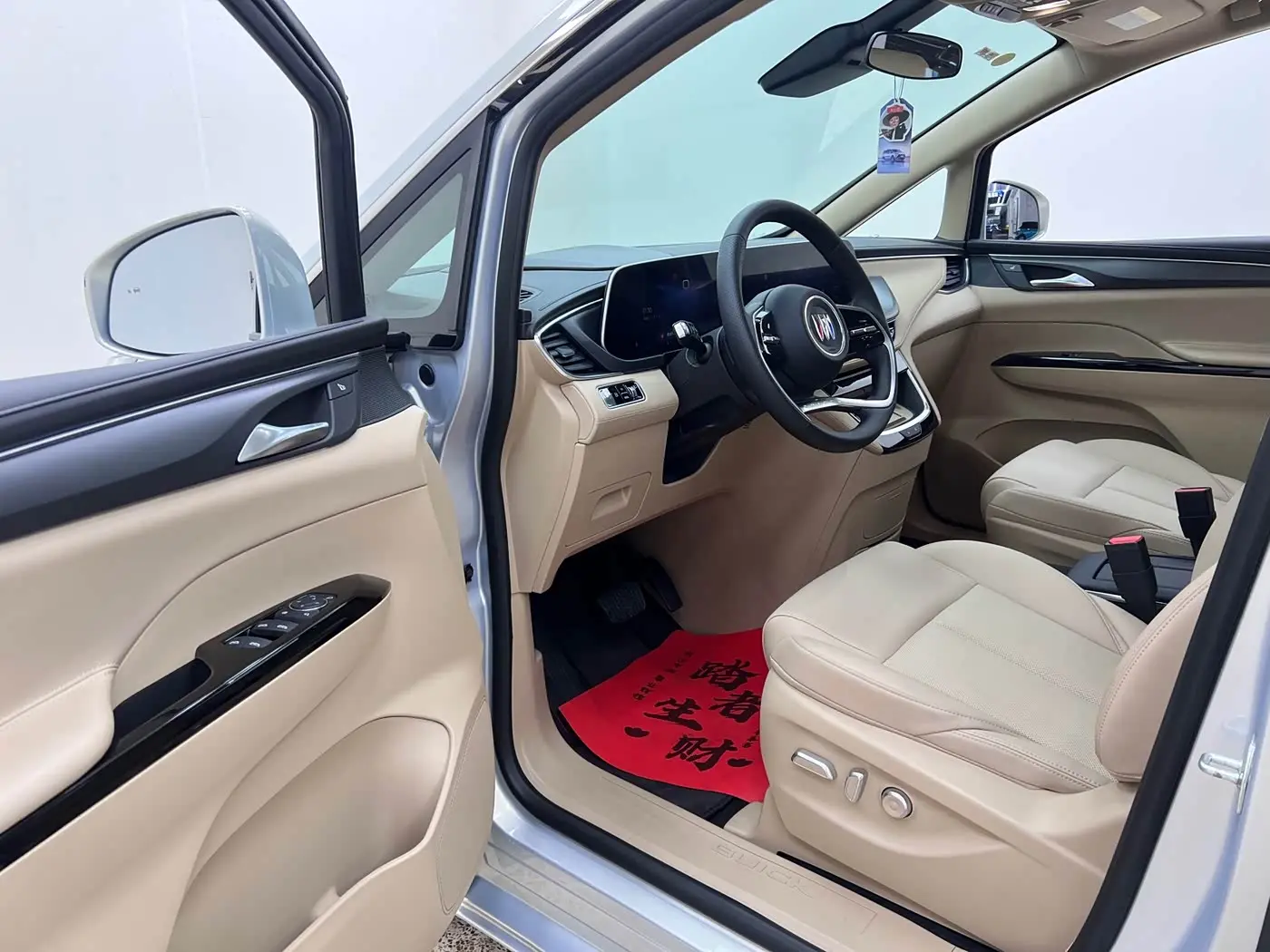 Buick GL8 New Energy 2025 — Photo 13/20