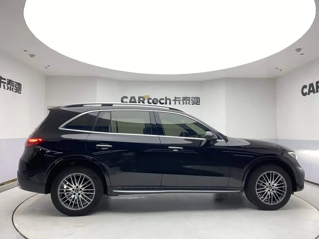 Mercedes-Benz GLC 2023 — Photo 4/20