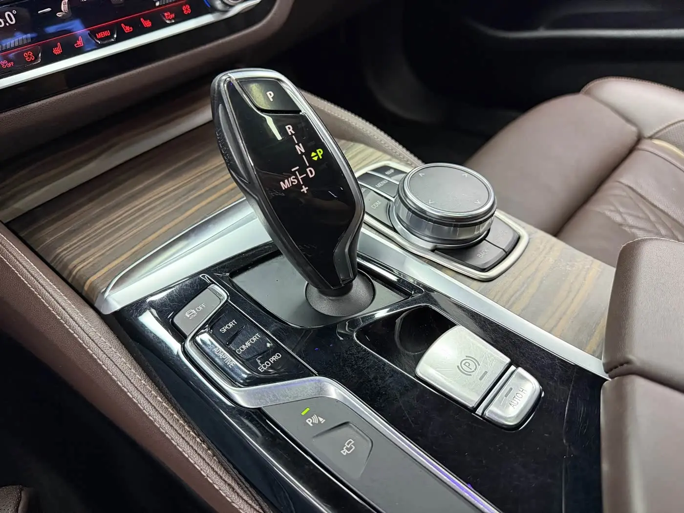 BMW 5 Series 2018 — Фото 18/20
