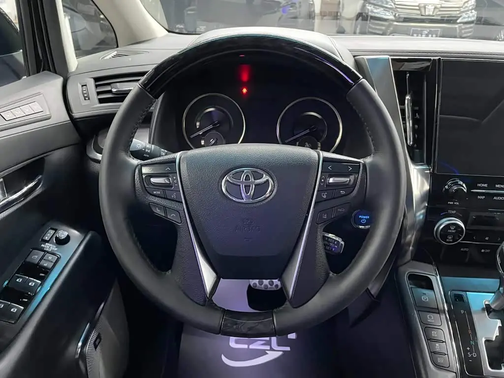 Toyota Vellfire 2020 — Photo 10/15