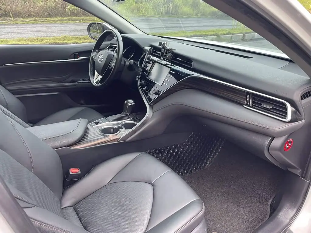 Toyota Camry 2018 — Фото 16/17