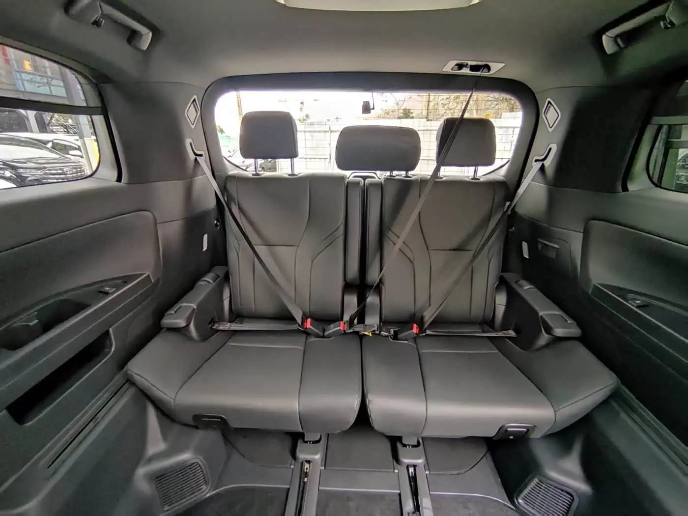 Toyota Alphard 2026 — Photo 11/19