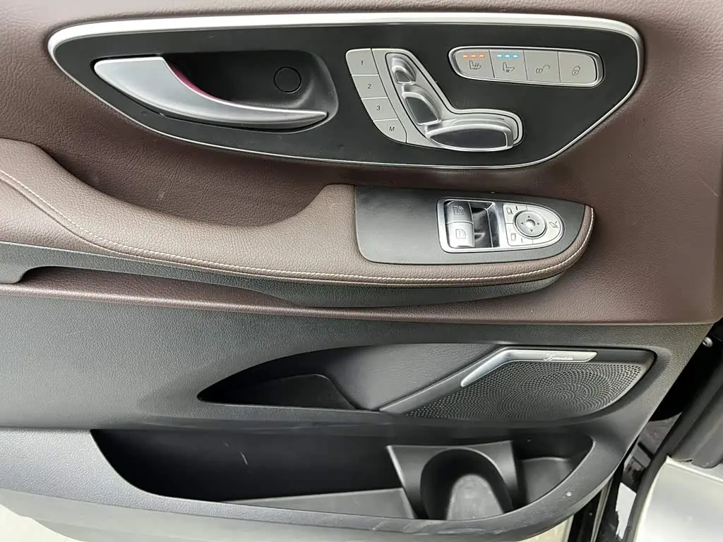 Mercedes-Benz V-Class 2025 — Фото 17/20