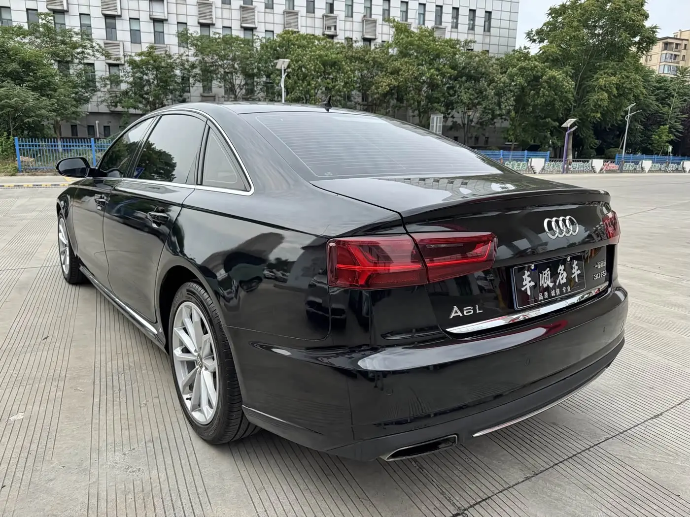 Audi A6L 2016 — ფოტო 4/12
