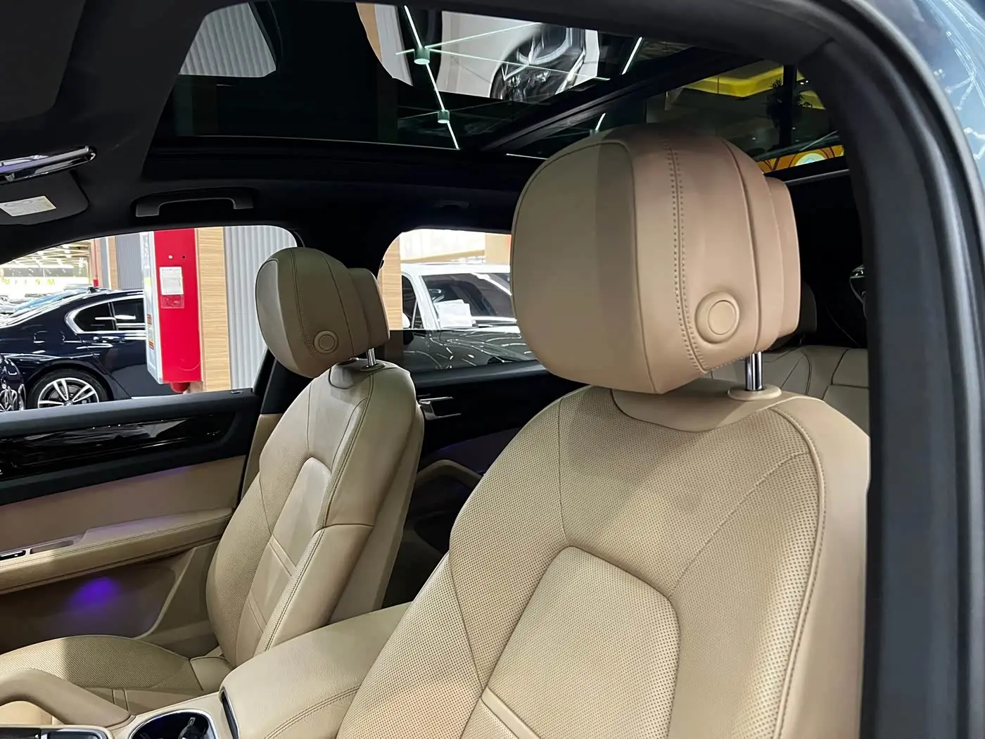 Porsche Cayenne 2018 — Photo 14/16