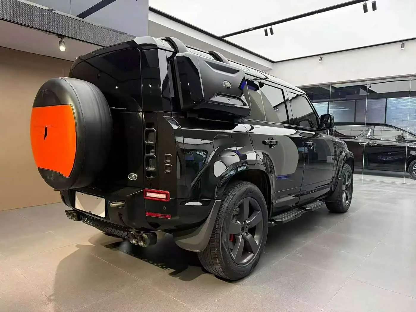 Land Rover Defender 2022 — Photo 7/18