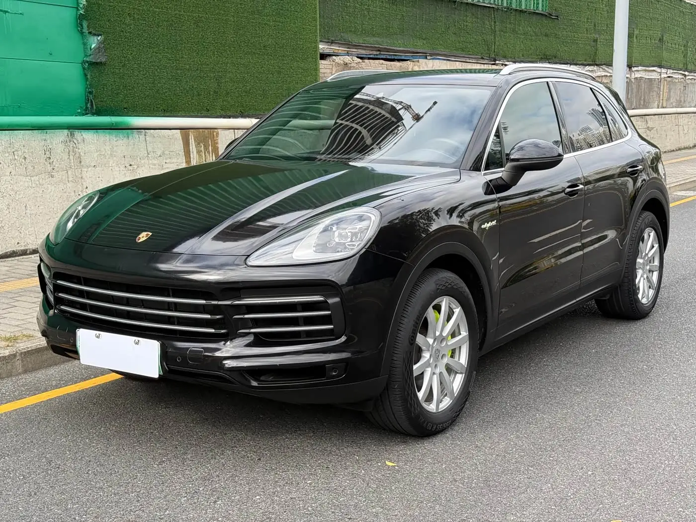 Porsche Cayenne New Energy 2019 — Фото 1/14