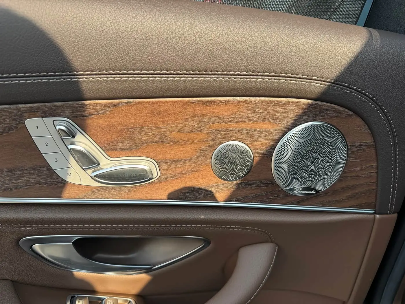 Mercedes-Benz E-Class 2022 — Photo 16/20