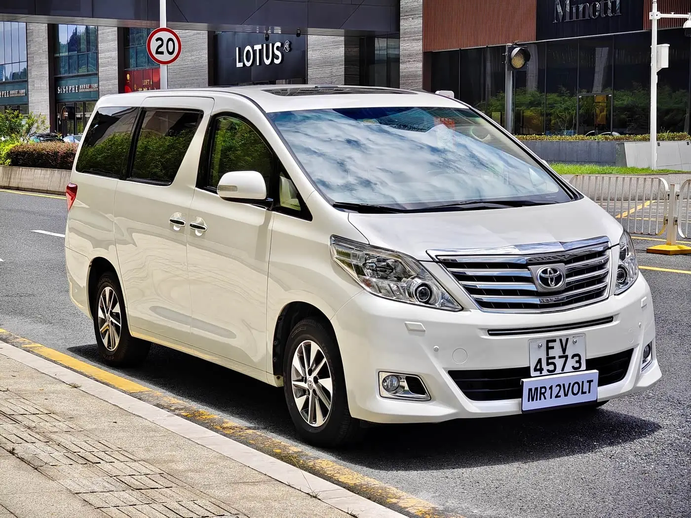 Toyota Alphard 2012 — Şəkil 2/19