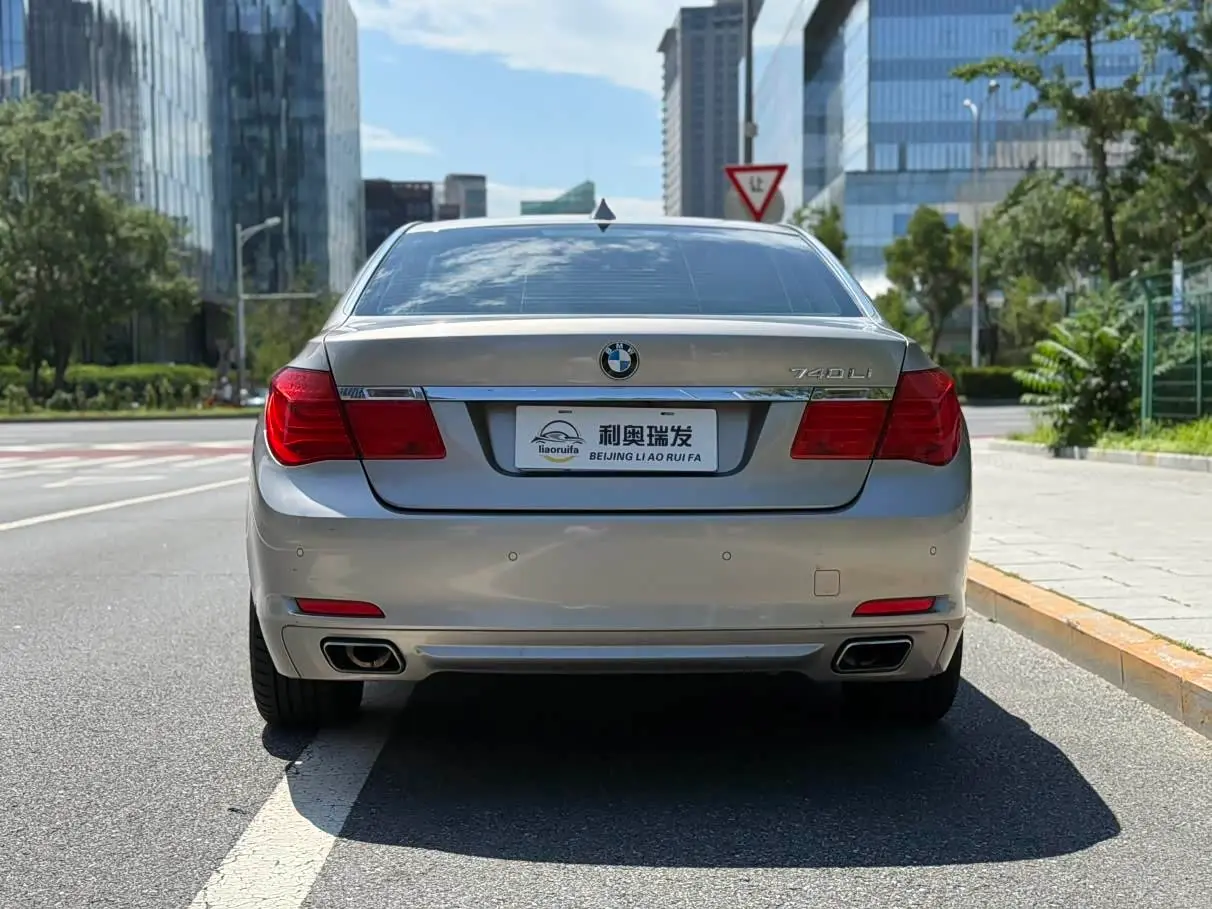 BMW 7 Series 2011 — Photo 5/20