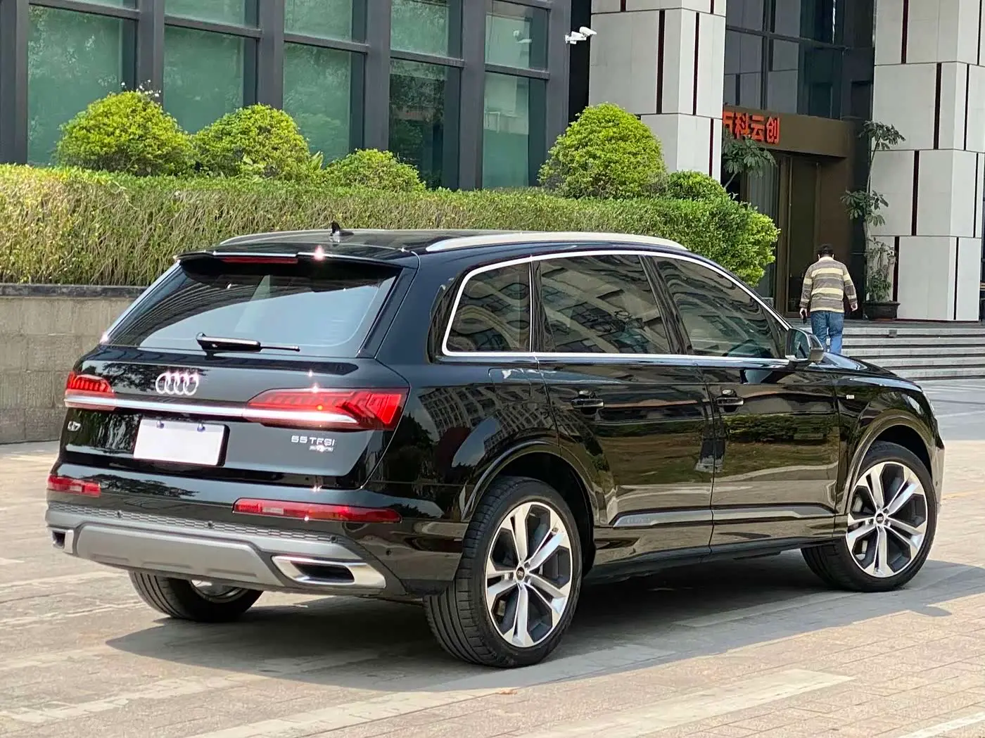 Audi Q7 2021 — Photo 4/17