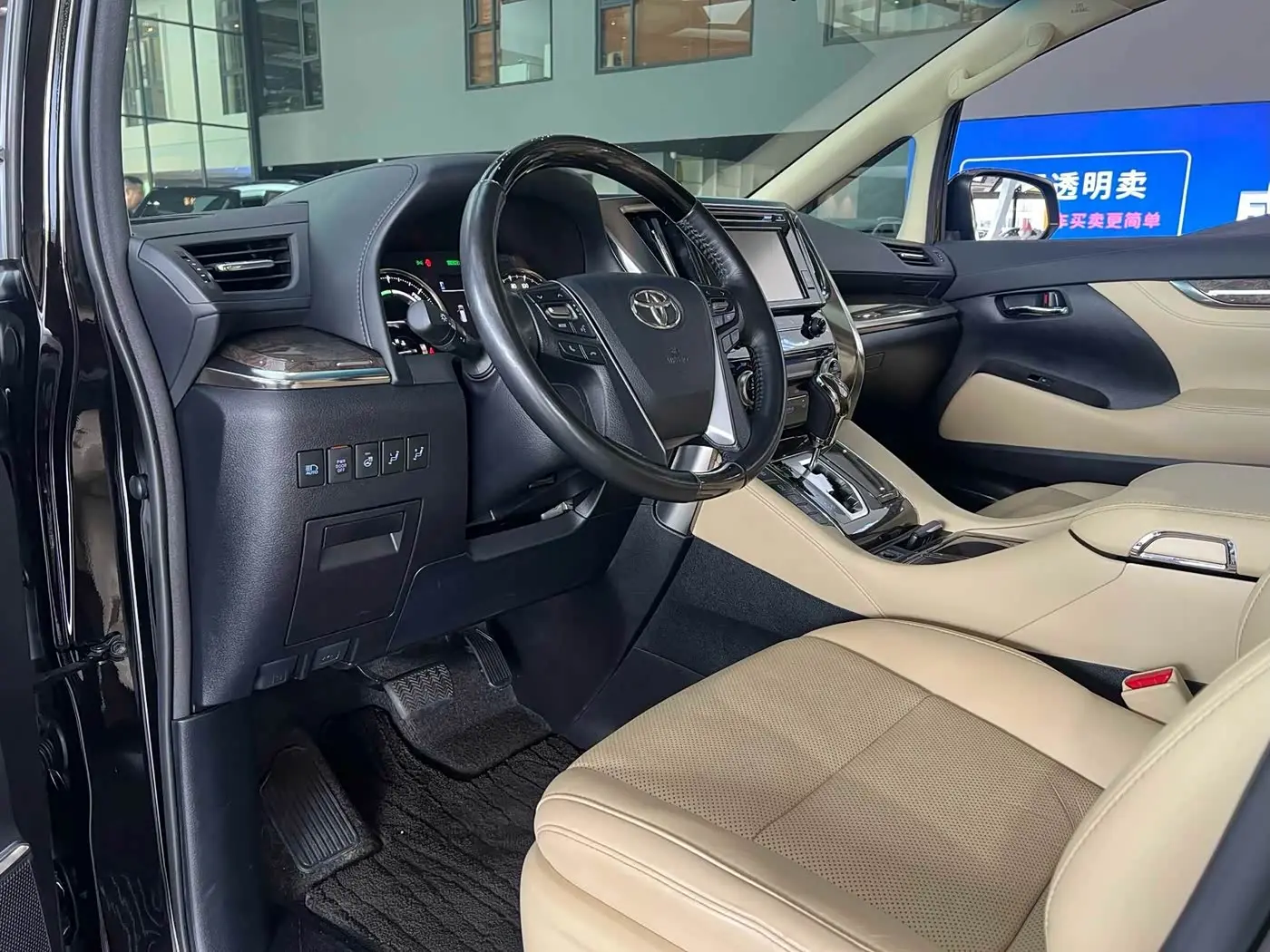 Toyota Vellfire 2020 — Photo 2/9