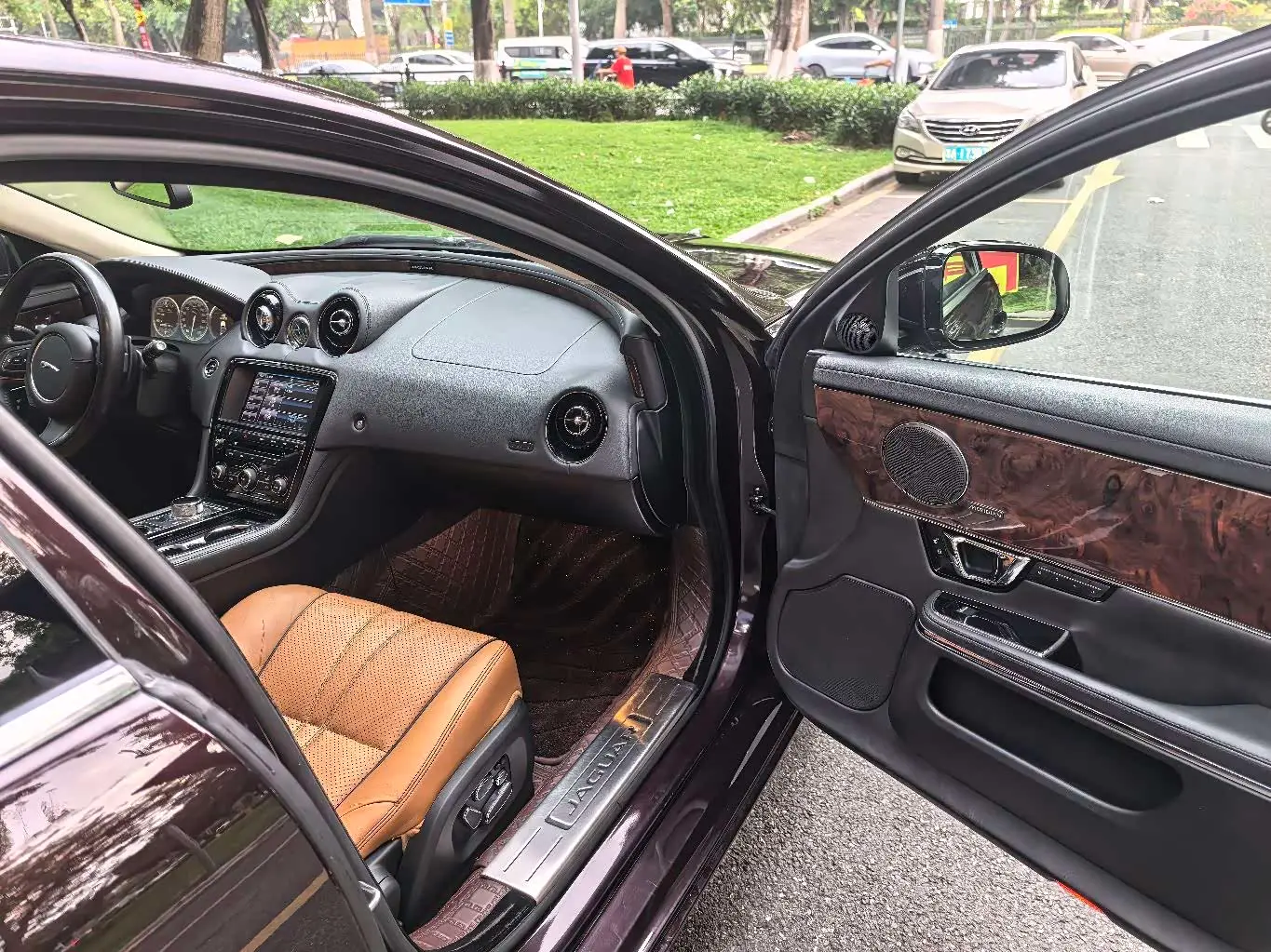 Jaguar XJ 2014 — Фото 16/20