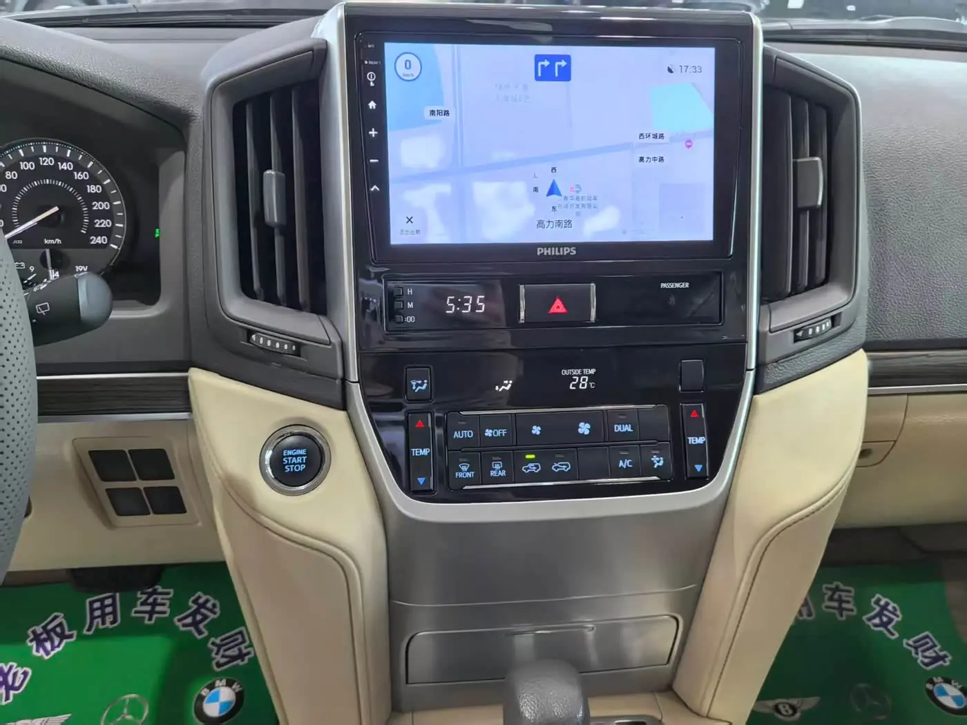 Toyota Land Cruiser 2017 — Photo 6/14