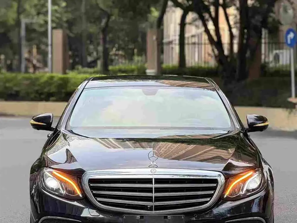 Mercedes-Benz E-Class 2019 — Фото 1/9