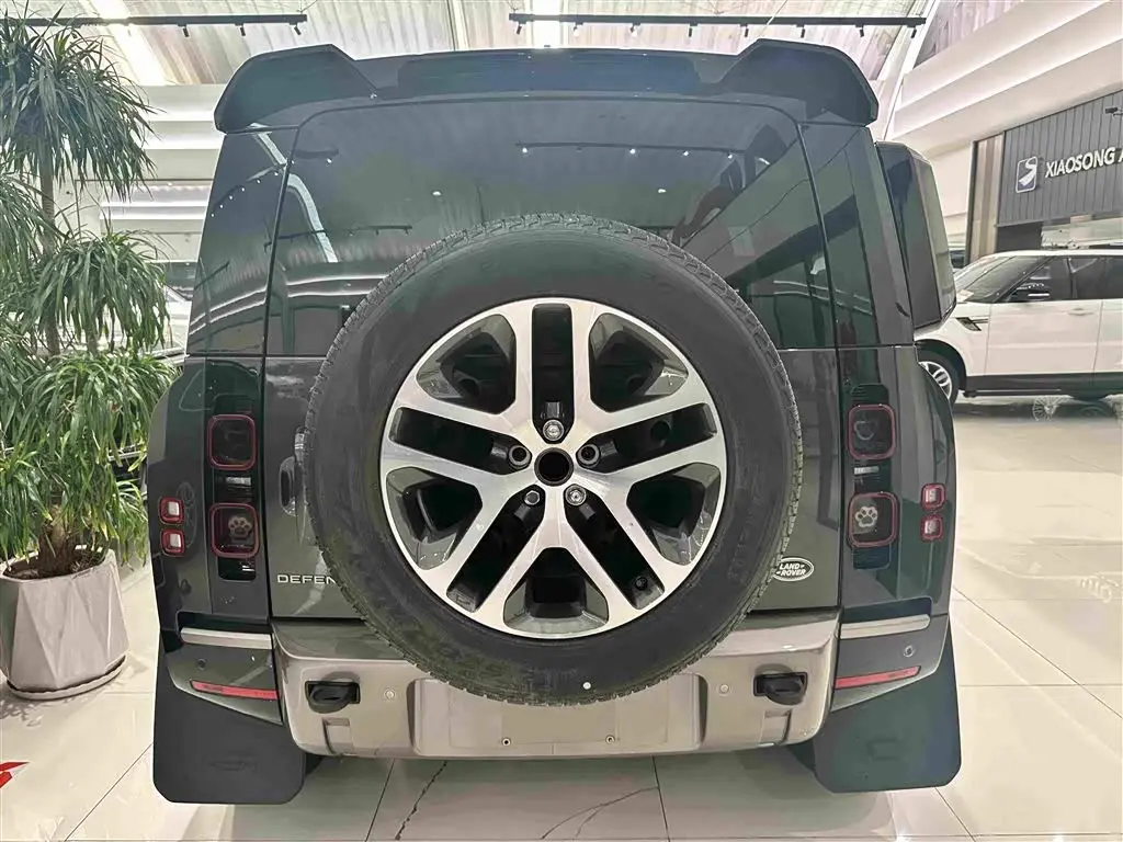 Land Rover Defender 2023 — Photo 19/19