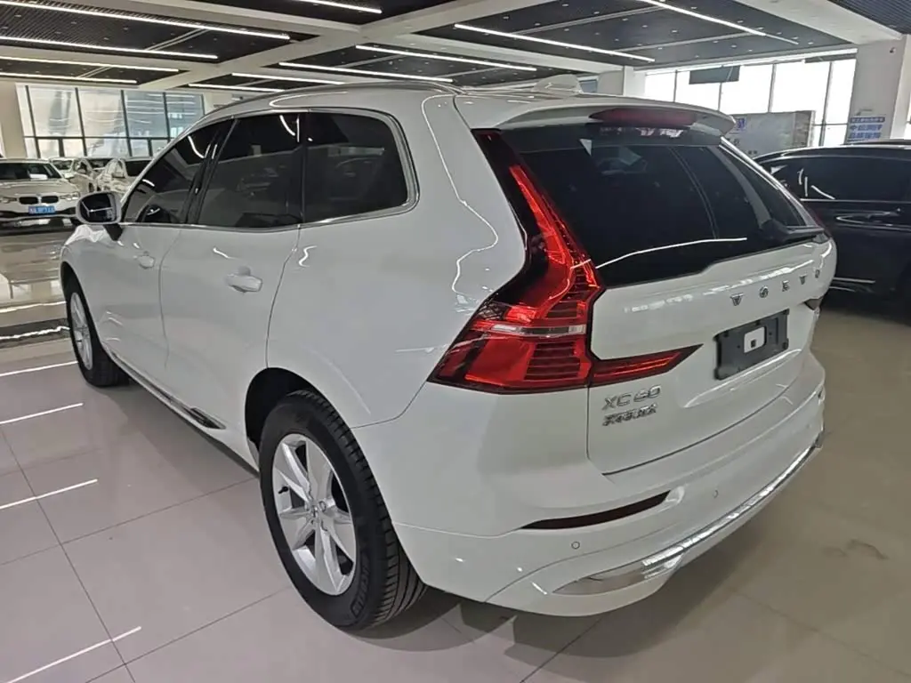Volvo XC60 2021 — Фото 4/19